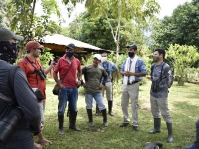 Reunión antes de escalar la montaña (Johann villalba - @villalbajohann)