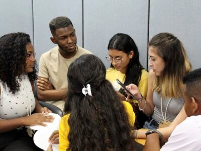 Jóvenes en busca de empleo