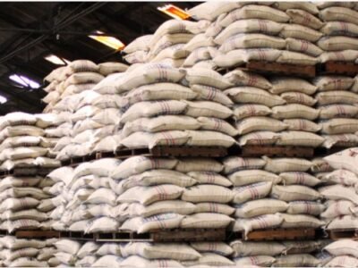 Café almacenado en bodegas
