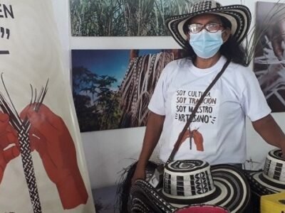 Emprendedora-artesanadelsombrero