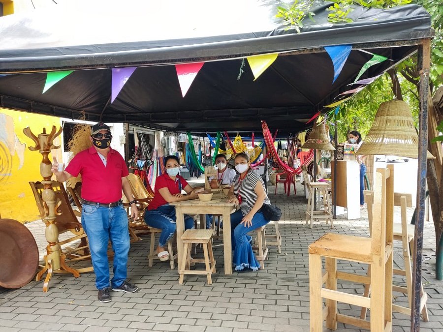 Alcaldía-FeriaComercialyArtesanal-vendedoresdemuebles