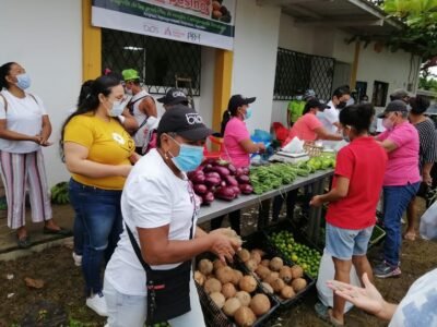 Berástegui-MercadoCampesino1