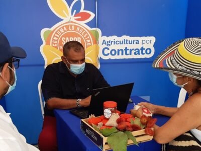 AgriculturaporContrato-MercadoCampesino-achiote (2)