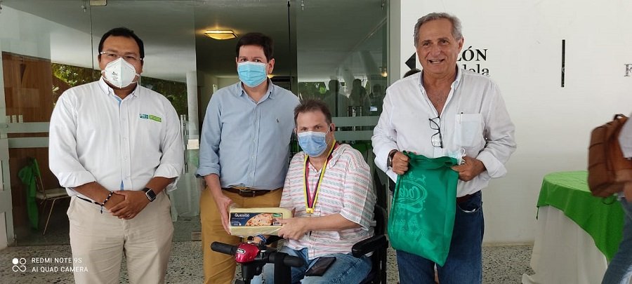 Viceministroconregalodequeso1