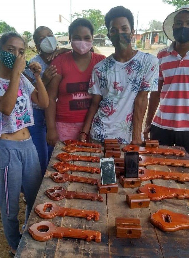 Artesanos-Asoacve-llavesyportacelulares (2)