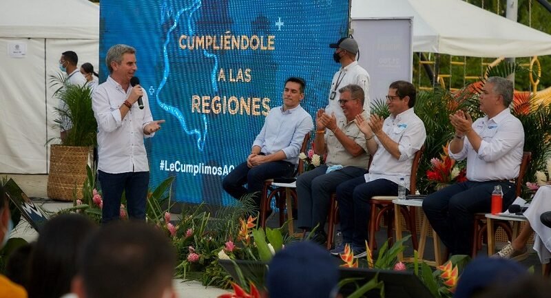 CarlosCorrea-hablandoyotrosescuchando (2)