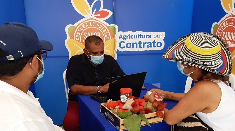 AgriculturaporContrato-MercadoCampesino-achiote (2)