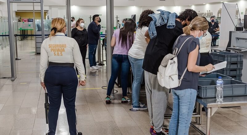 AeropuertodeCartagena-pasajerosconequipajes (2)