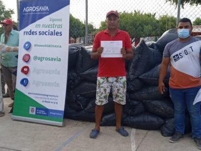 Asoagrochimá-entregadeensilaje-camisetaroja (3)