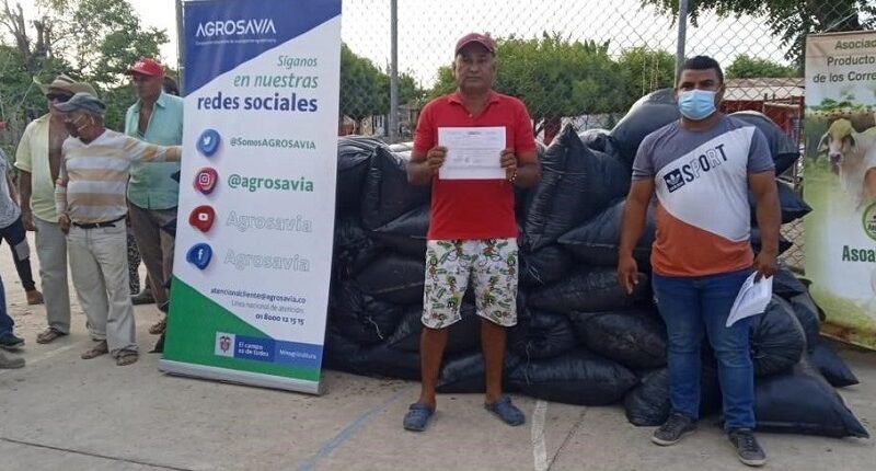 Asoagrochimá-entregadeensilaje-camisetaroja (3)