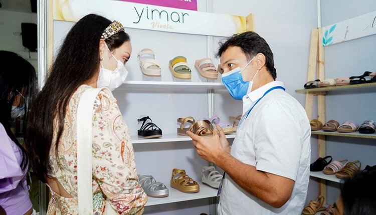 Sucre-Expocuero-vendedor