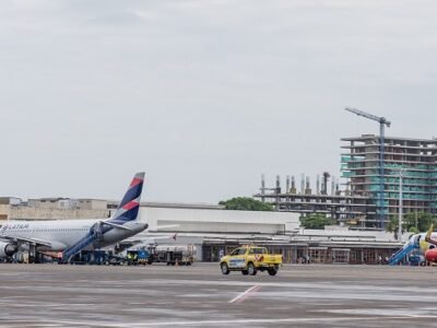 AeropuertodeCartagena-avionesenplataforma (2)