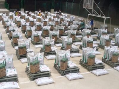 Moñitos-entregadeinsumosdeMinagricultura3 (2)