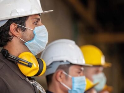 Trabajadoresconcasco(2)