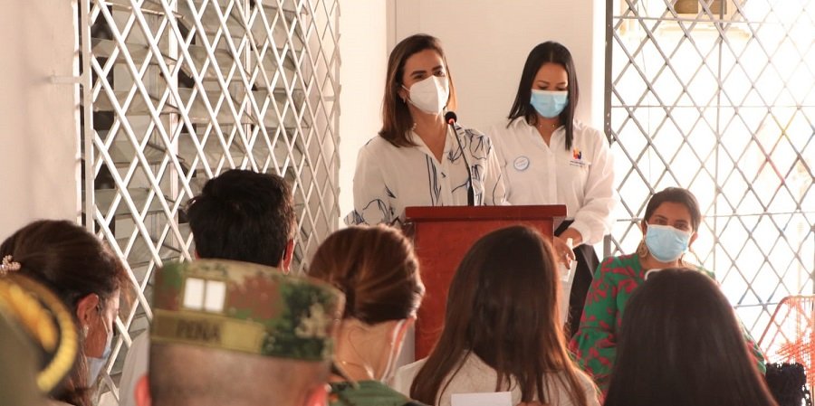 Vicepresidenta-hablaGestoraSocial-AntonellaVega (2)
