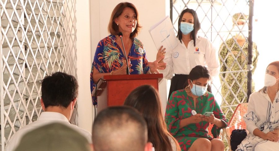 Vicepresidenta-hablando-casadelamujerempoderadaMontería (2)
