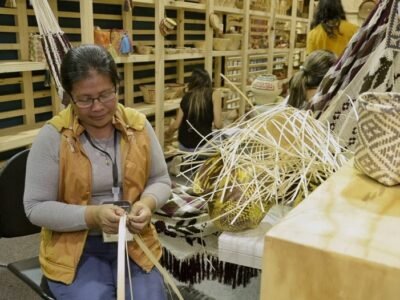 Artesanías-señoratejiendo (2)