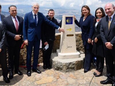 GALICIA Y COLOMBIA INAUGURAN EN MONSERRATE EL HITO XACOBEO ... (2)