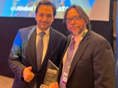 MinminasrecibepremioenMiami (2)