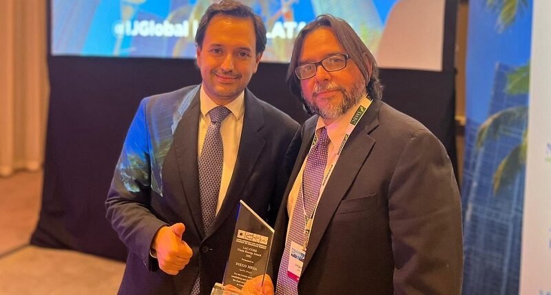 MinminasrecibepremioenMiami (2)