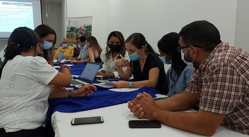 Restitucióndetierras-juecesyequiposdetrabajo (2)