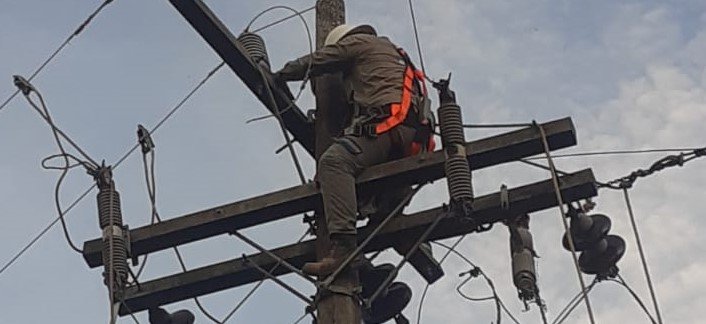 Afinia-trabajadorenredeseléctricas (3)