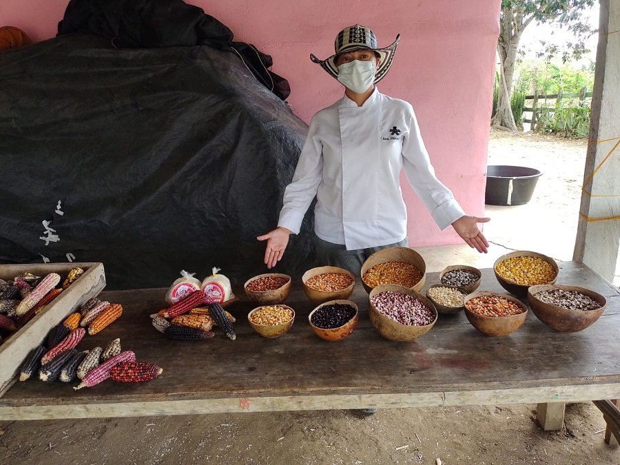 AnaHernándezconmaicescriollos1