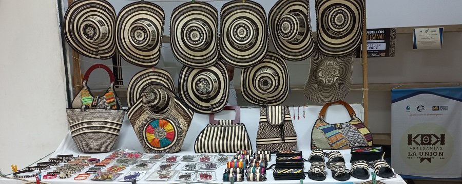 Artesanos-CentroCulturalGoyo-sombrerosvueltiaos (2)