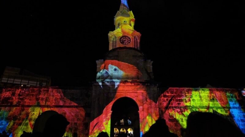 Cartagena-vestidadebiodiversidad-guacamayasrojas