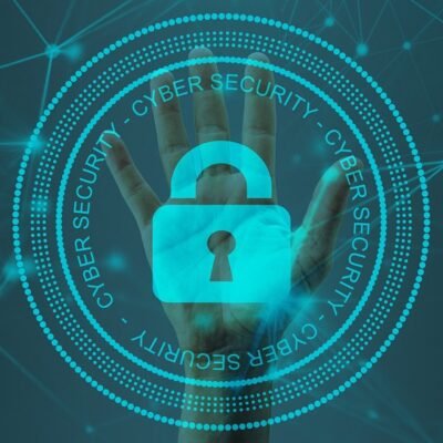 Ciberseguridad-manoenpantalla