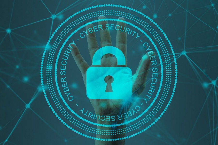 Ciberseguridad-manoenpantalla