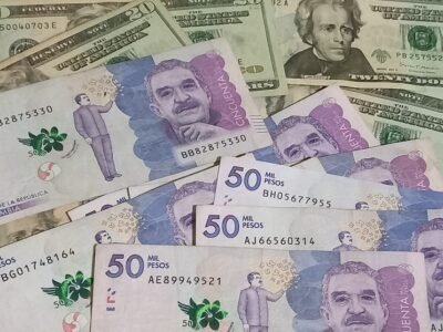 Dólaresypesoscolombianos-2022 (6)