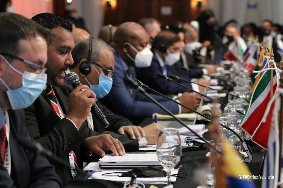 FAO-ReuniónenEcuador-unseñorinterviniendo