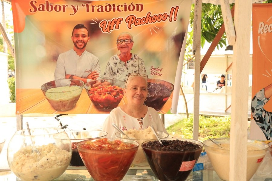 FestivaldelDulce-señorasonriente