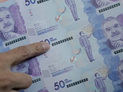 FondoNacionaldeGarantías-Dineroconunamanoseñalando (2)