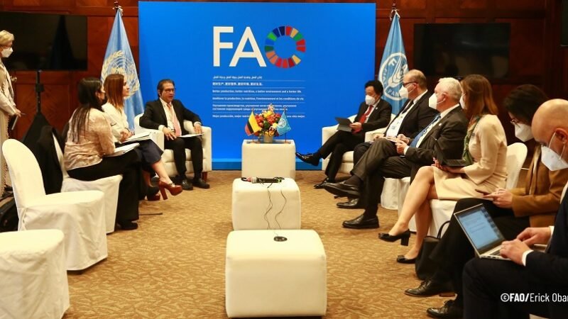 MinistrodeAgriculturaenreunióndeFAOenEcuador (2)