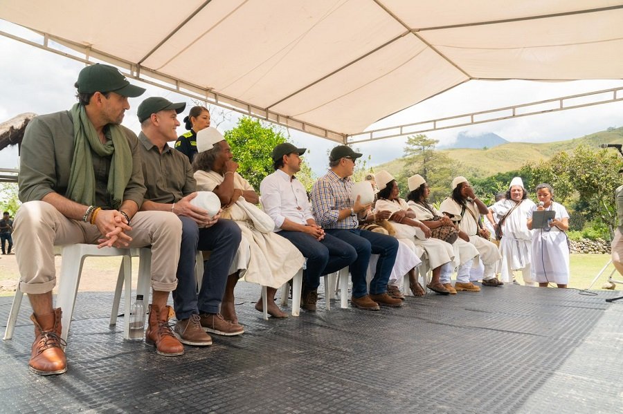 SierraNevadadeSantaMarta-arhuacosconvariosfuncionarios