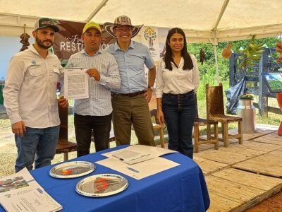 Tierralta-ElTesoro-URT-contratofirmado (2)