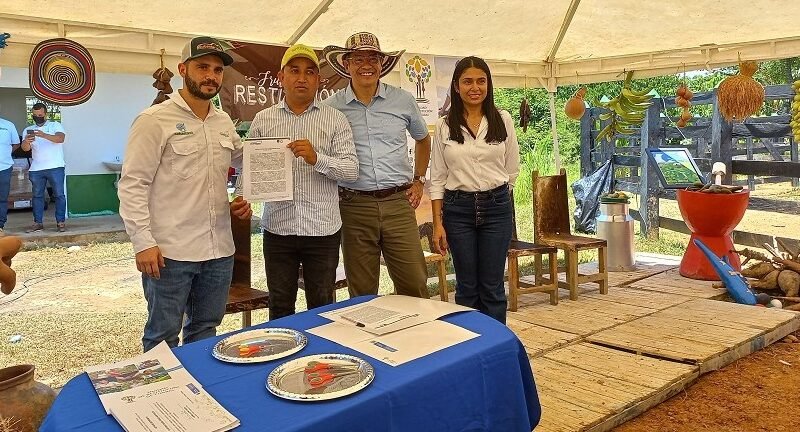 Tierralta-ElTesoro-URT-contratofirmado (2)