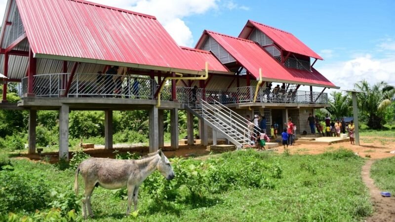 Urrá-centroparaniñosemberaconelburro (2)