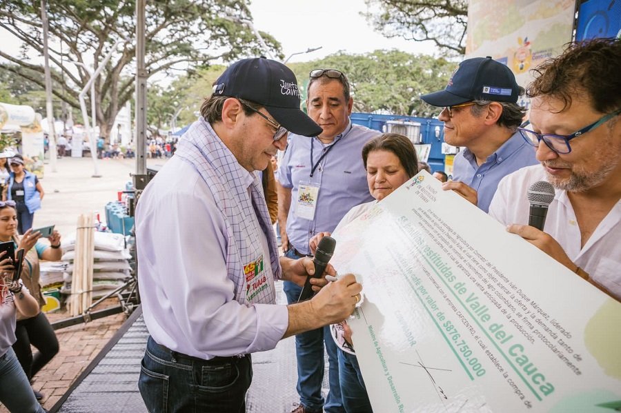 Café-familiasrestituidasdelValledelCauca-firmandocumento