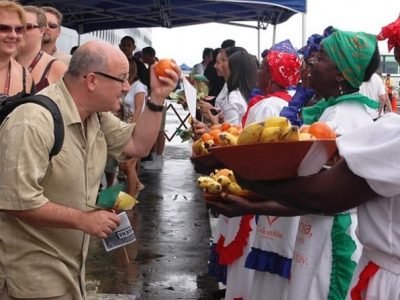 Colombianosatiendenaextranjeros (2)