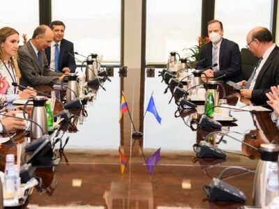 Duque-FondoMonetarioInternacionalenWashington (2)