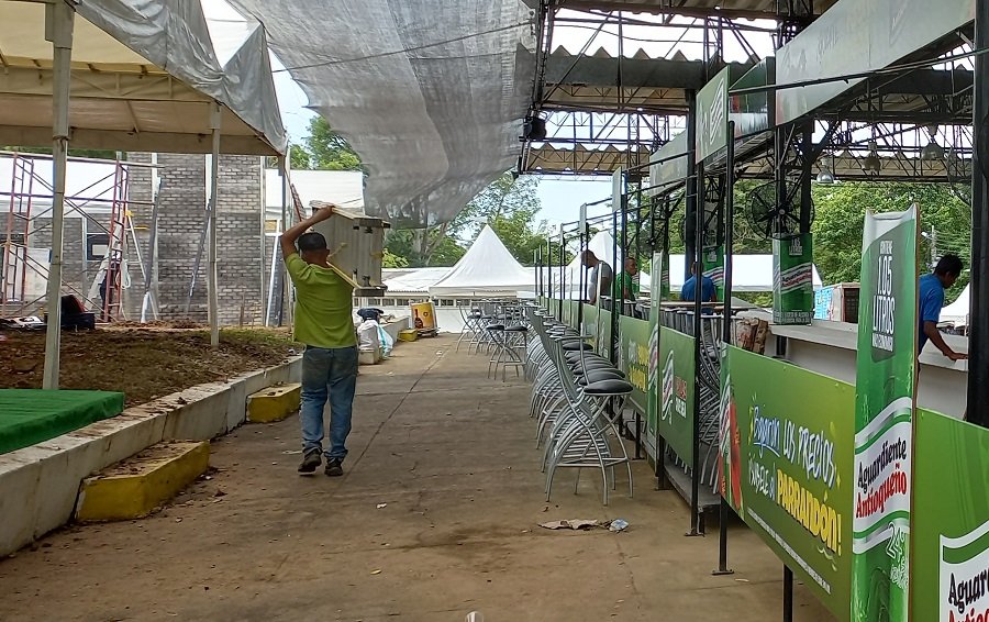 FeriadelaGanadería-montajedeestands-Licosinú