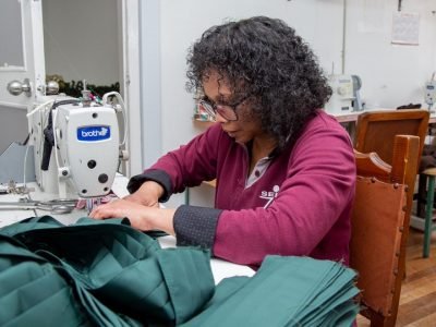 Microempresaria beneficiaria de Bancóldex