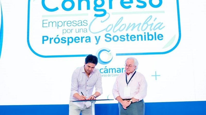 Bancoldex-Confecamaras-alianzaFajardo, presidente de Bancóldex y Julián Domínguez Rivera, presidente de Confecámaras (2)