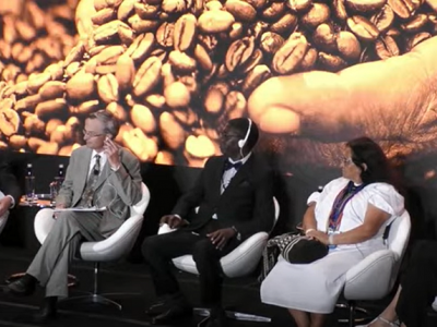 CAF-sostenibilidaddelcafé-conVallejo-másgrandecita