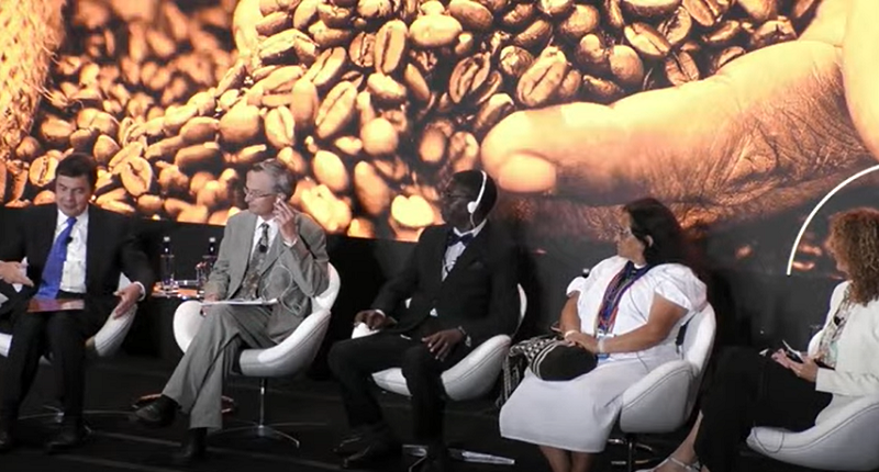 CAF-sostenibilidaddelcafé-conVallejo-másgrandecita