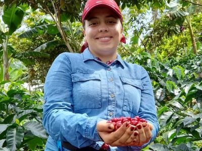 Eleccionescafeteras-mujerconcafé