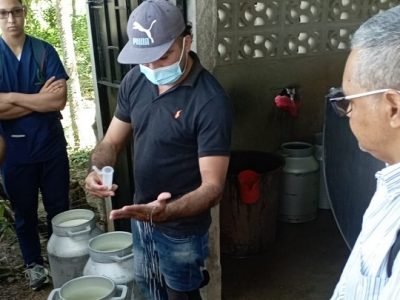 EstudiantesdeUnicor-pruebasantesderecibirlaleche (2)